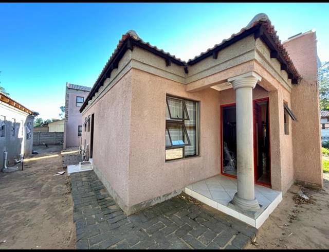 6 BEDROOM HOUSE FOR SALE IN VANDERBIJLPARK CW 6